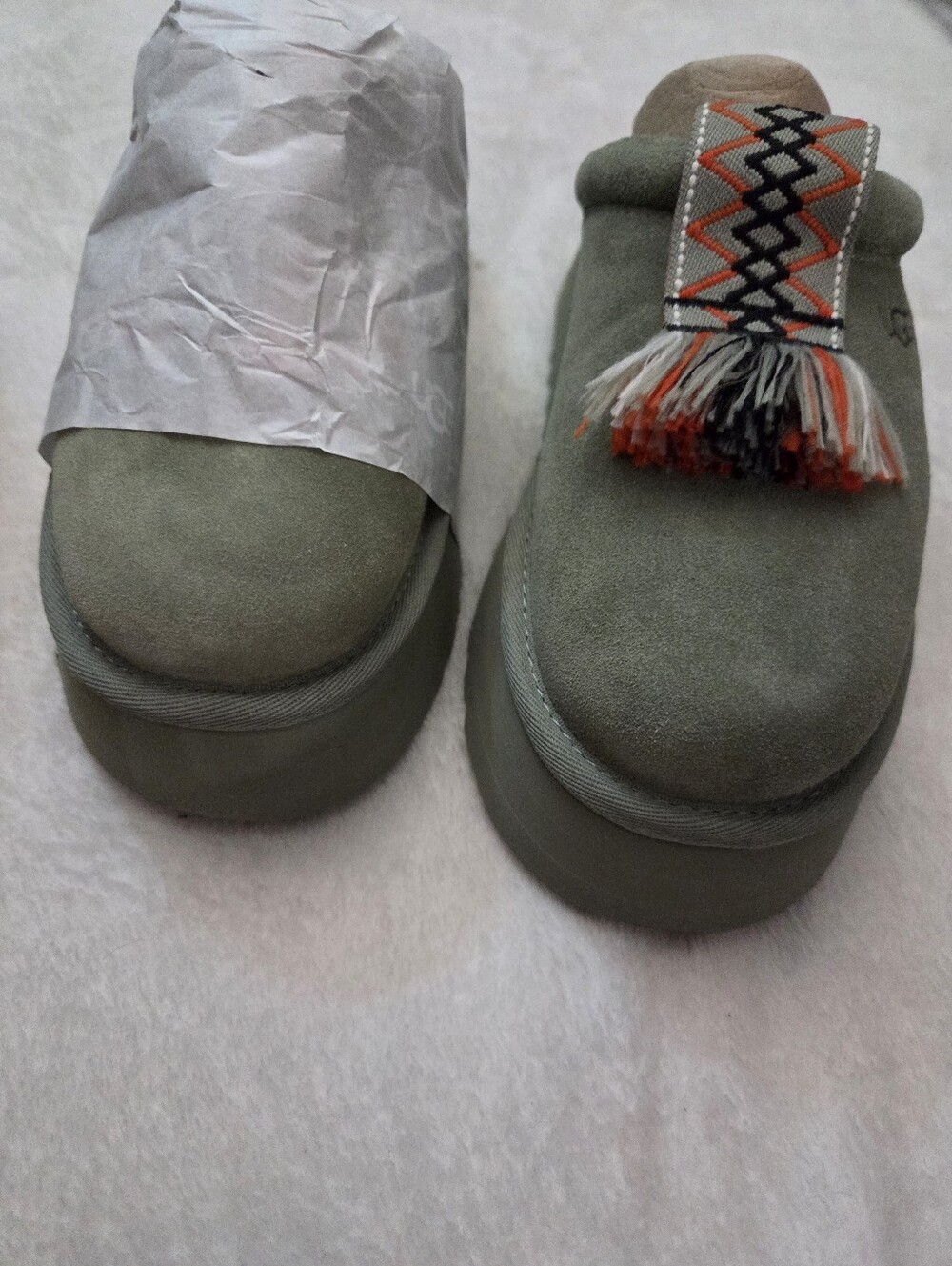 UGG Women's Sage Green Suede Platform Slippers Size 7 - Picture 10 of 11